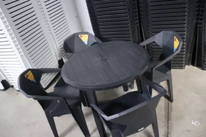 KIT MESA DESMONTÁVEL E 4 POLTRONAS DIAMOND - Foto 2