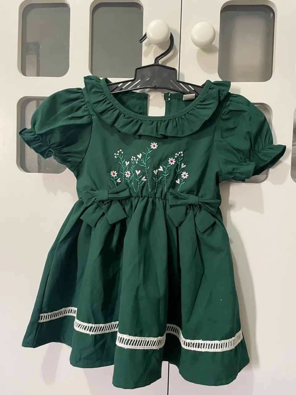 Vestido Infantil Verde com Detalhes Florais