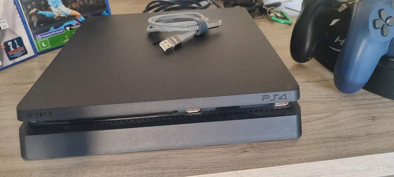 Vende-se Playstation 4 por 1.500 - Console em Ótimo Estado