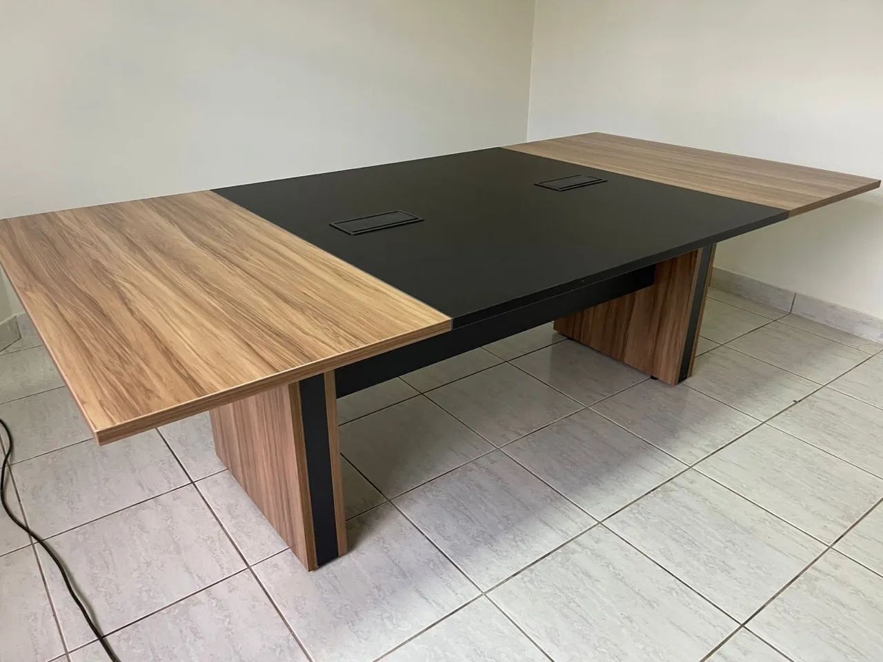 Mesa de Reunião com Design Moderno e Elegante - Foto 4
