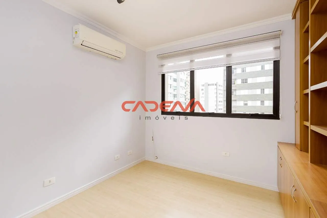 Sala à venda no Batel