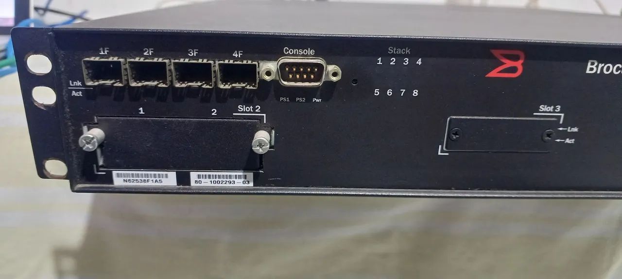 Switch Brocade Fastiron Edge GS 624P - 24 portas - Foto 3