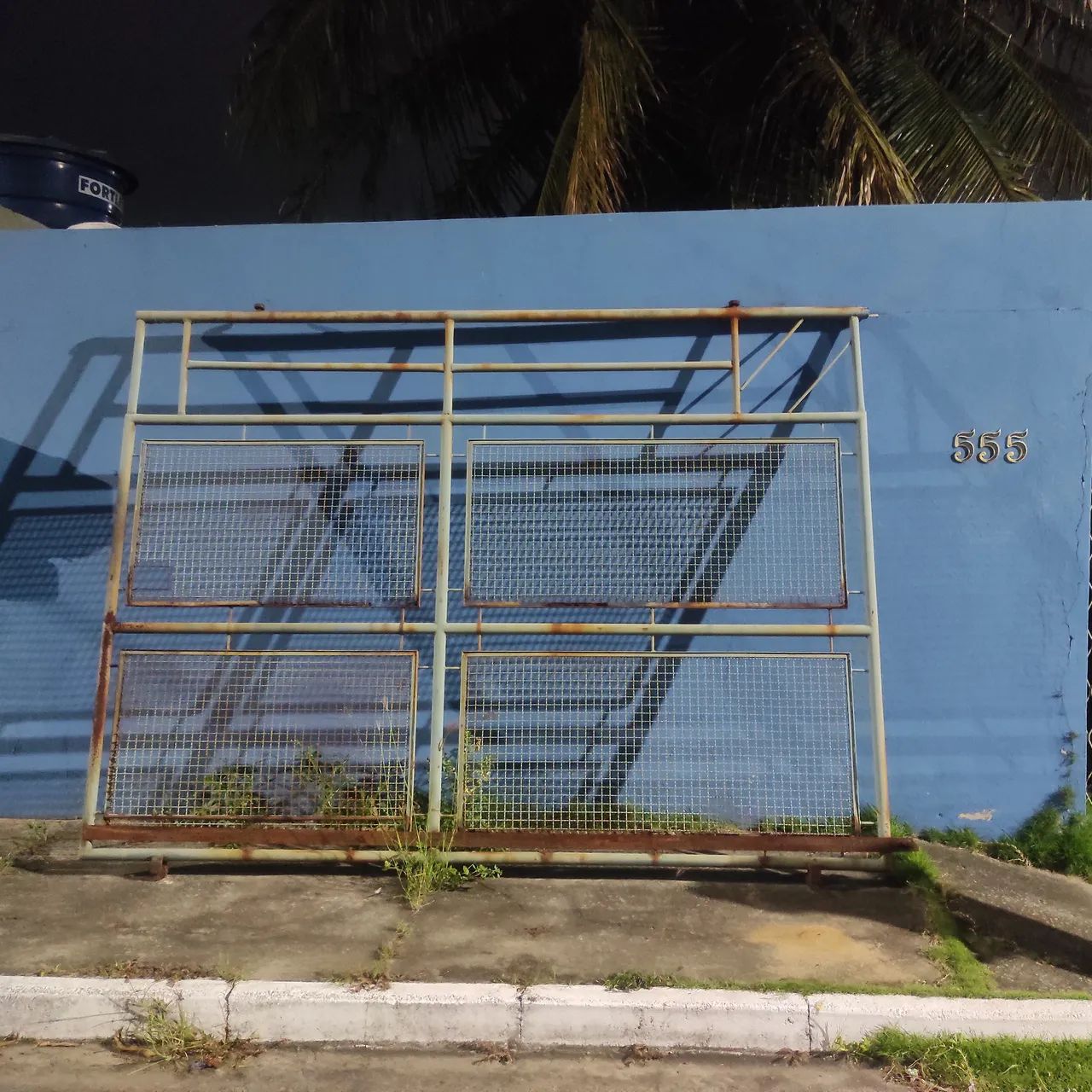 Portão de ferro64307022759811121