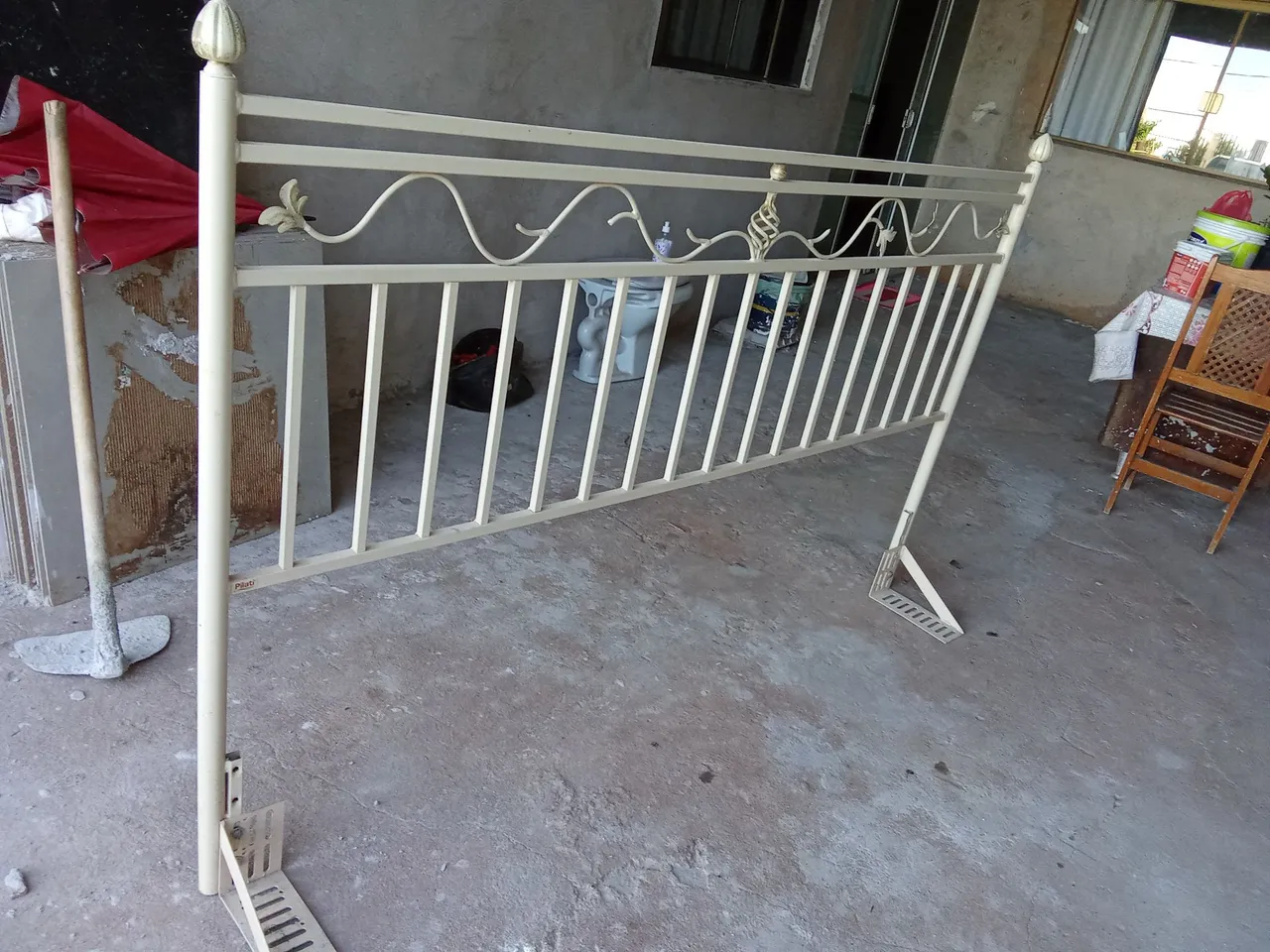 Cabeceira de Cama de Ferro com Design Clássico