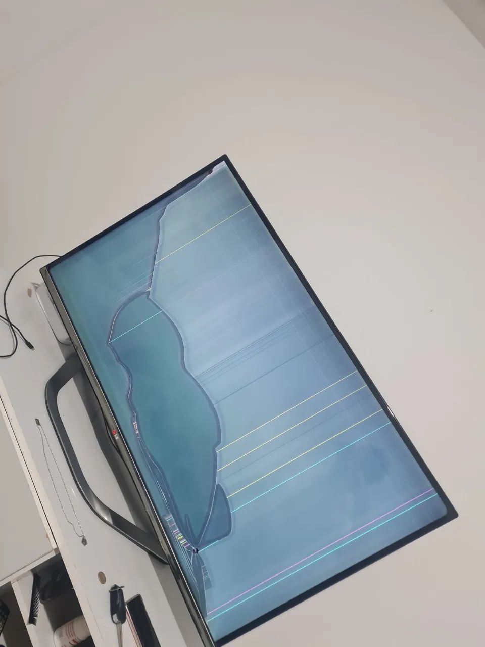 TV LG com tela quebrada