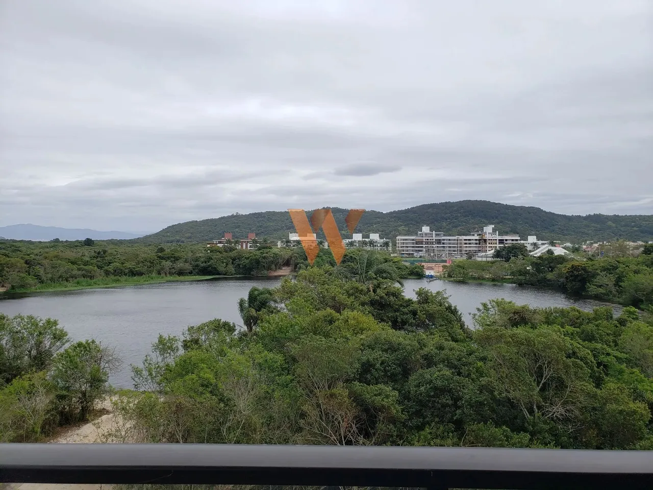 Apartamento Alto Padrão com 84m² para Aluguel Anual em Jurerê Internacional, Florianópolis