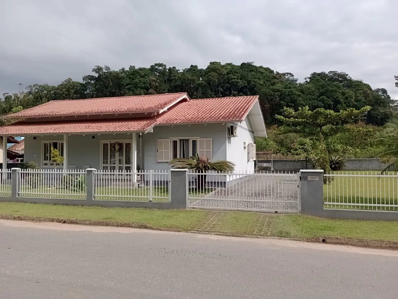 Linda Casa com 2 terrenos em Dom Joaquim, Brusque  - Foto 2