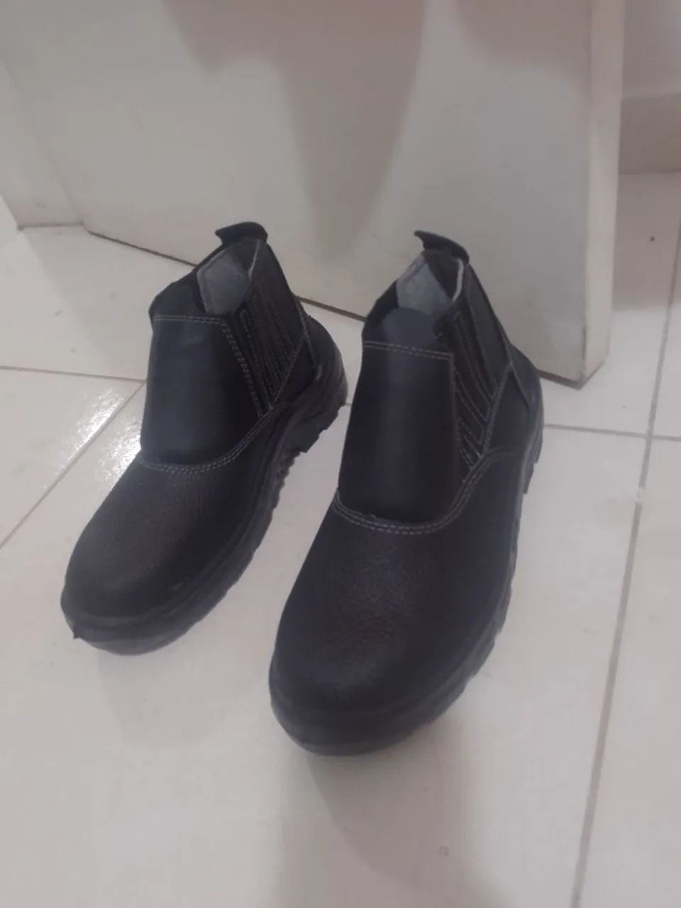 Botina de trabalho e colete ? refletivo 