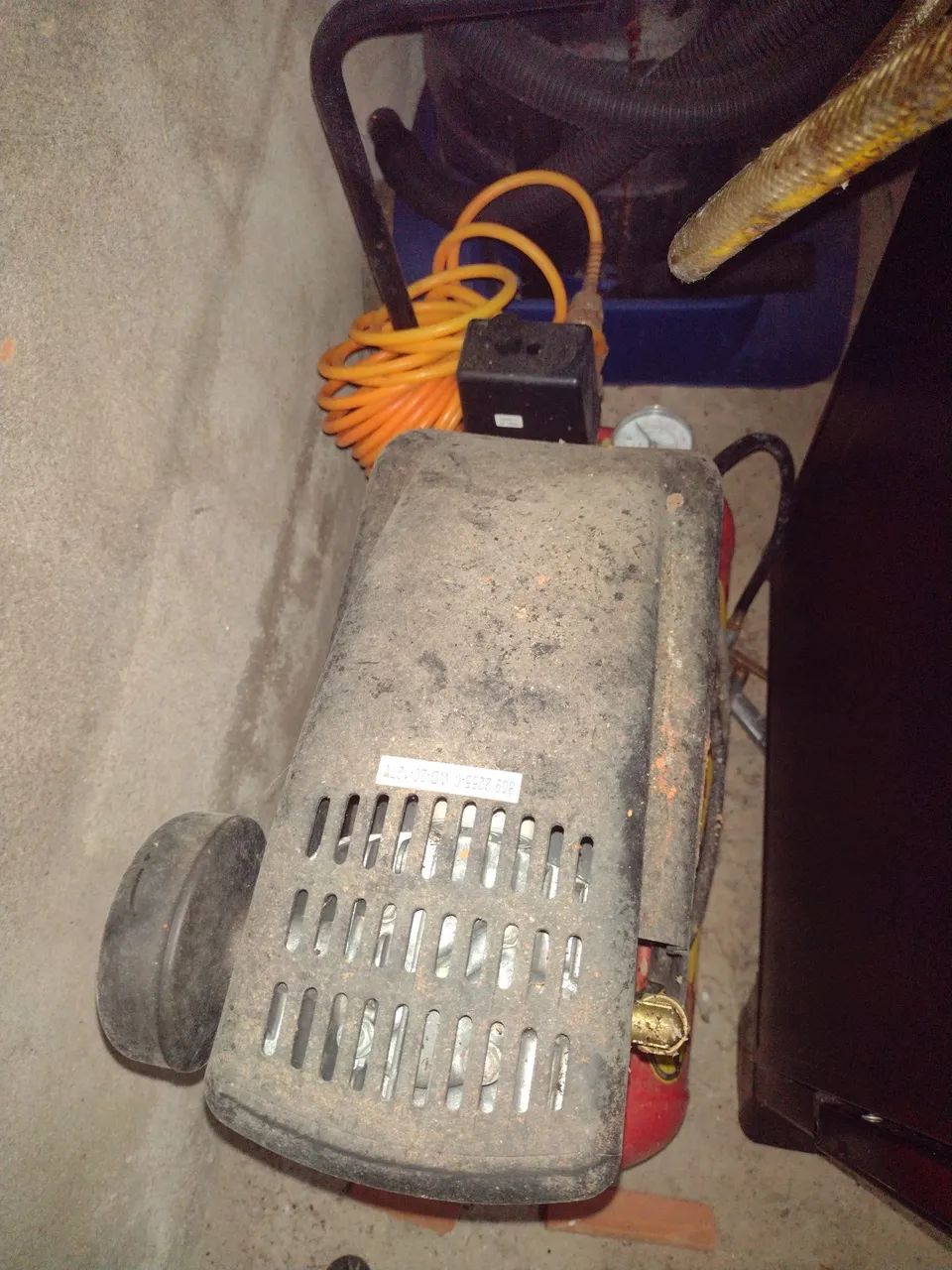 Vendo Compressor funcionando perfeitamente. 64290859824131123