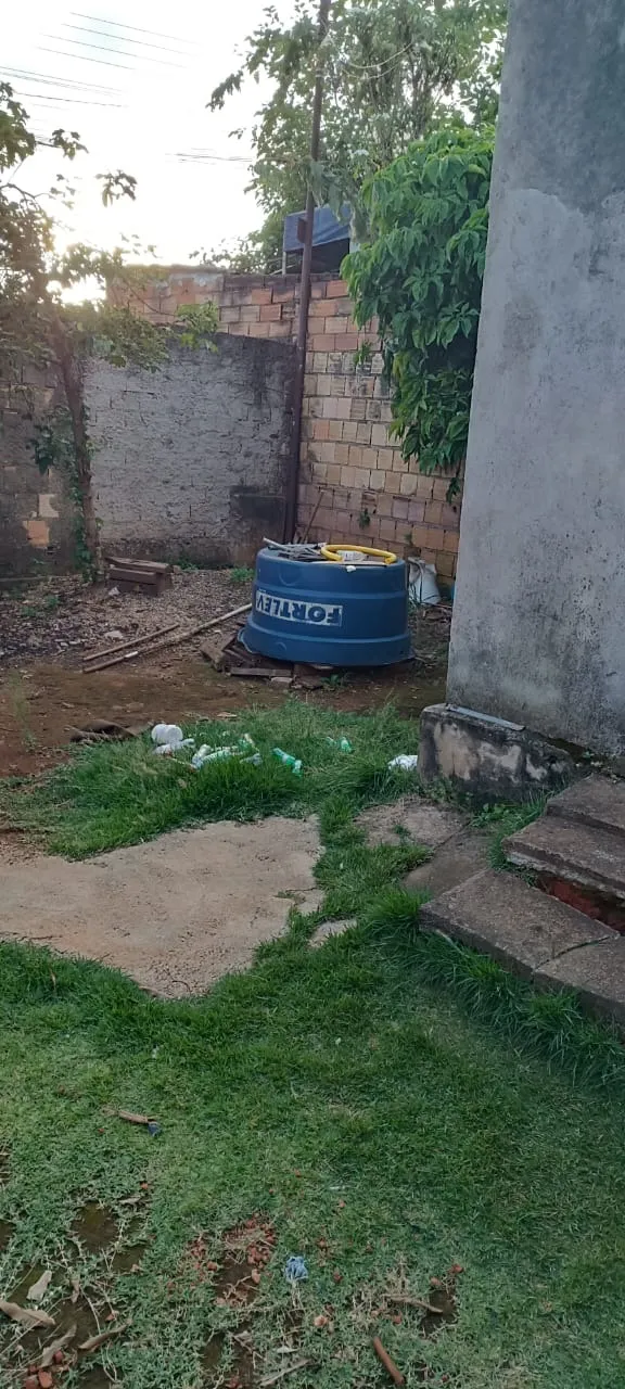 Barracão no Jardim Helvécia, divisa com Garavelo