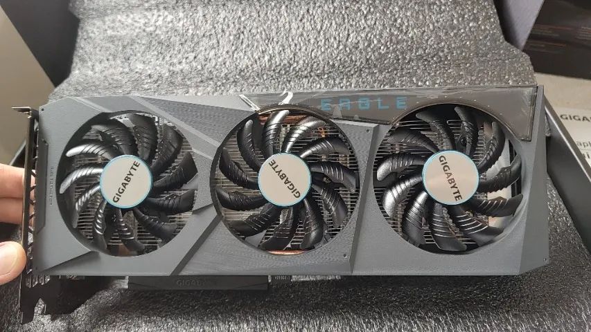 PLACA DE VIDEO NOVA GIGABYTE RX6600 TRIPLE FAN 8GB