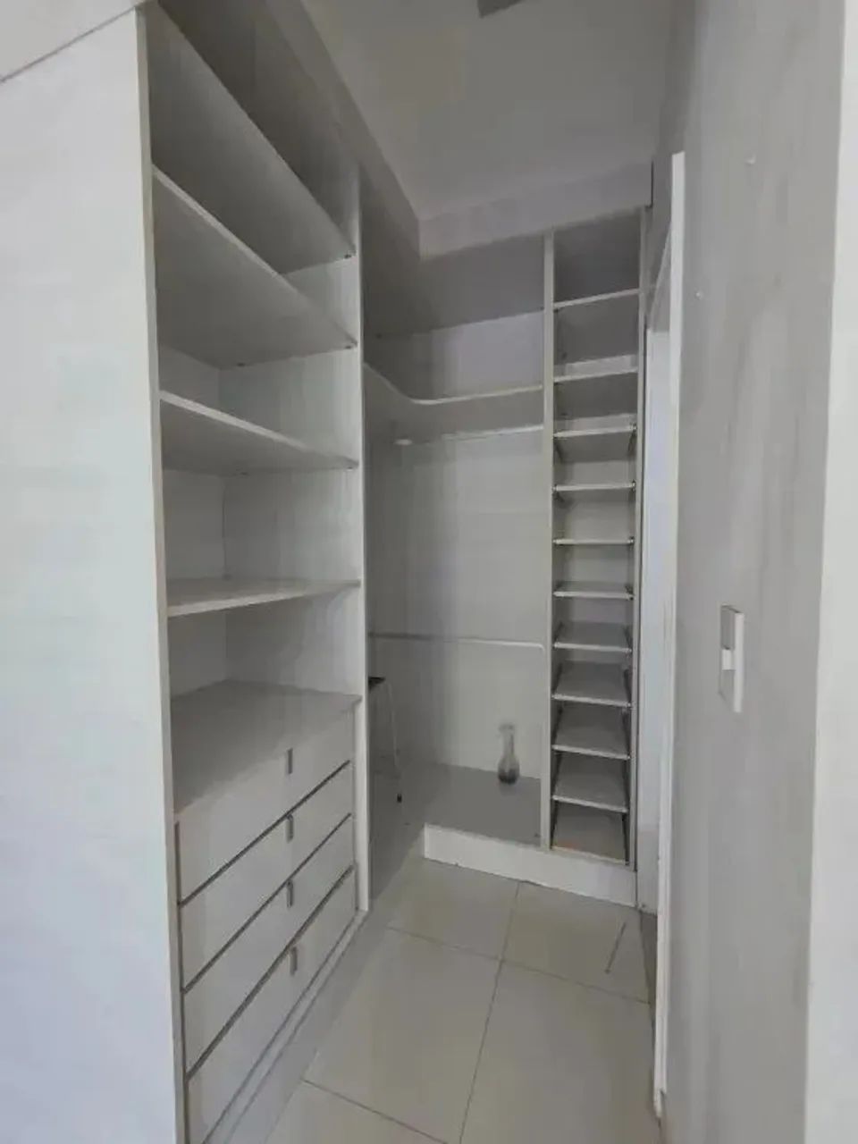 COND. RENAISSANCE. 3 SUÍTES, SALA PARA 2 AMBIENTES, 100% MOBLIADA. 4 VAGAS. - Foto 4