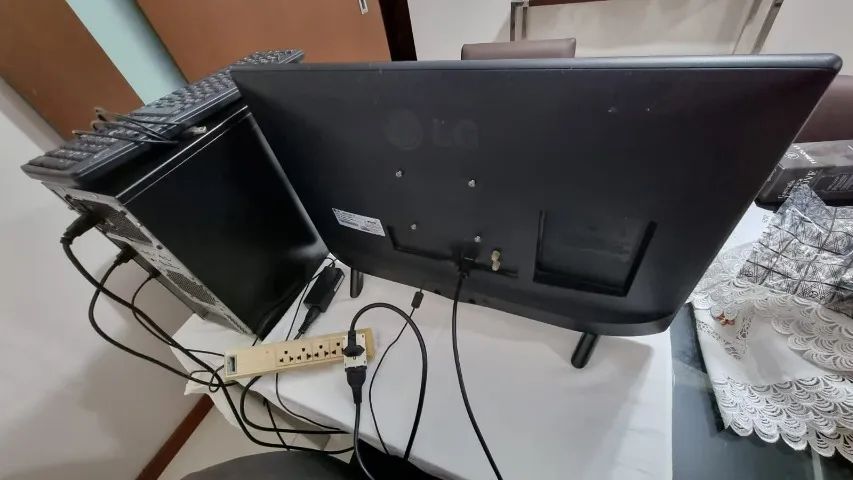 Desktop i7 4GB SSD HD e TV Monitor de 28 Polegadas - Foto 4