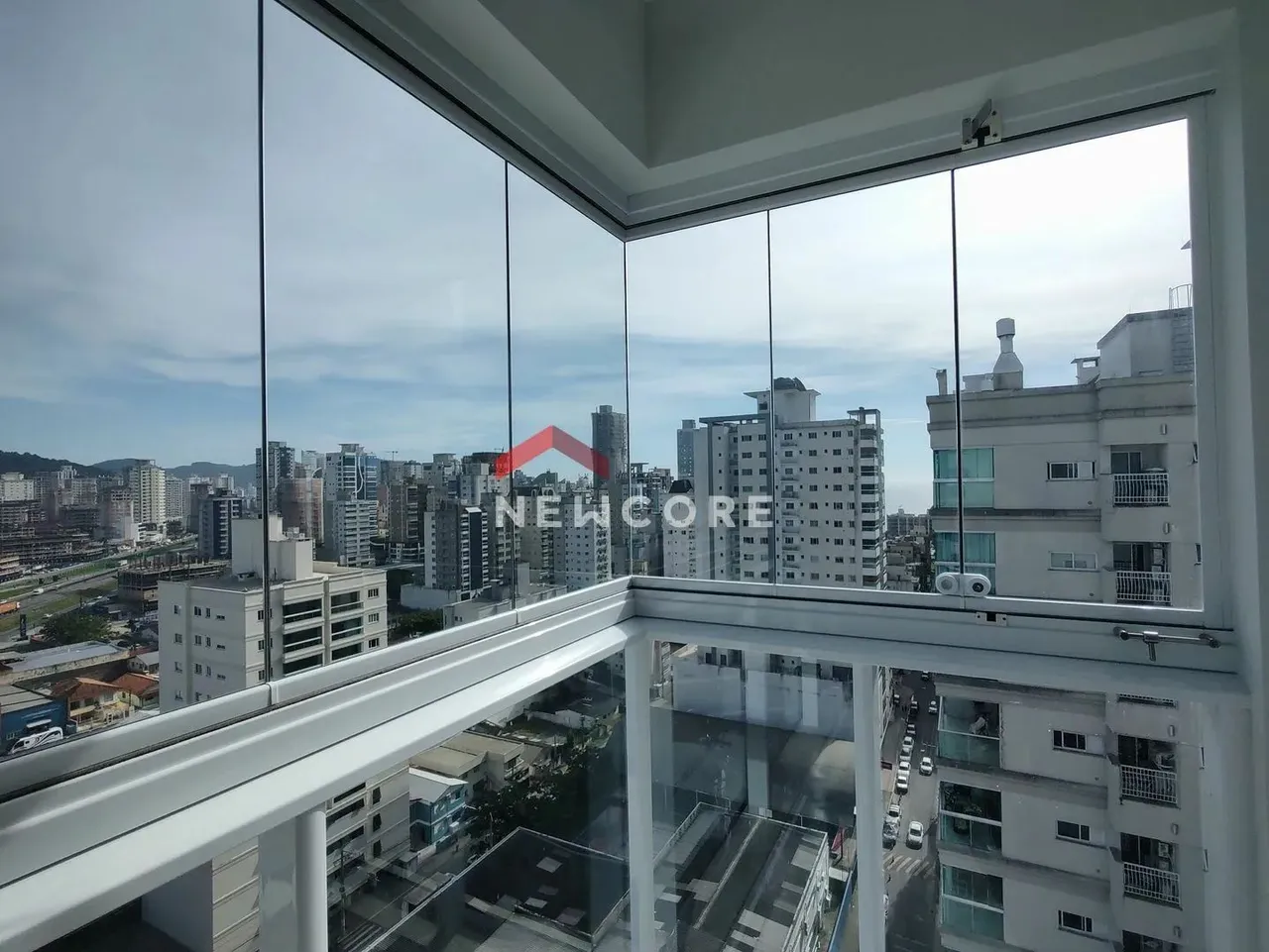 Apartamento em Rua 232 - Meia Praia - Itapema/SC