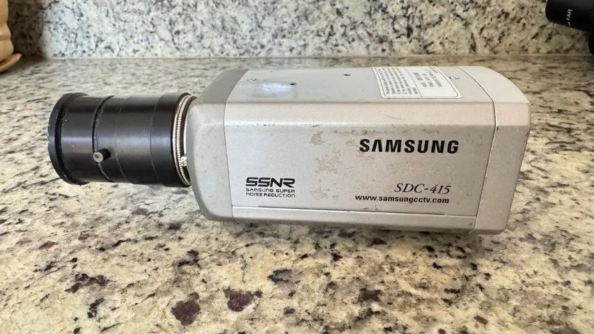 Câmera Cftv Profissional Samsung SDC-415ND com lente 3,5-8mm.   - Foto 3