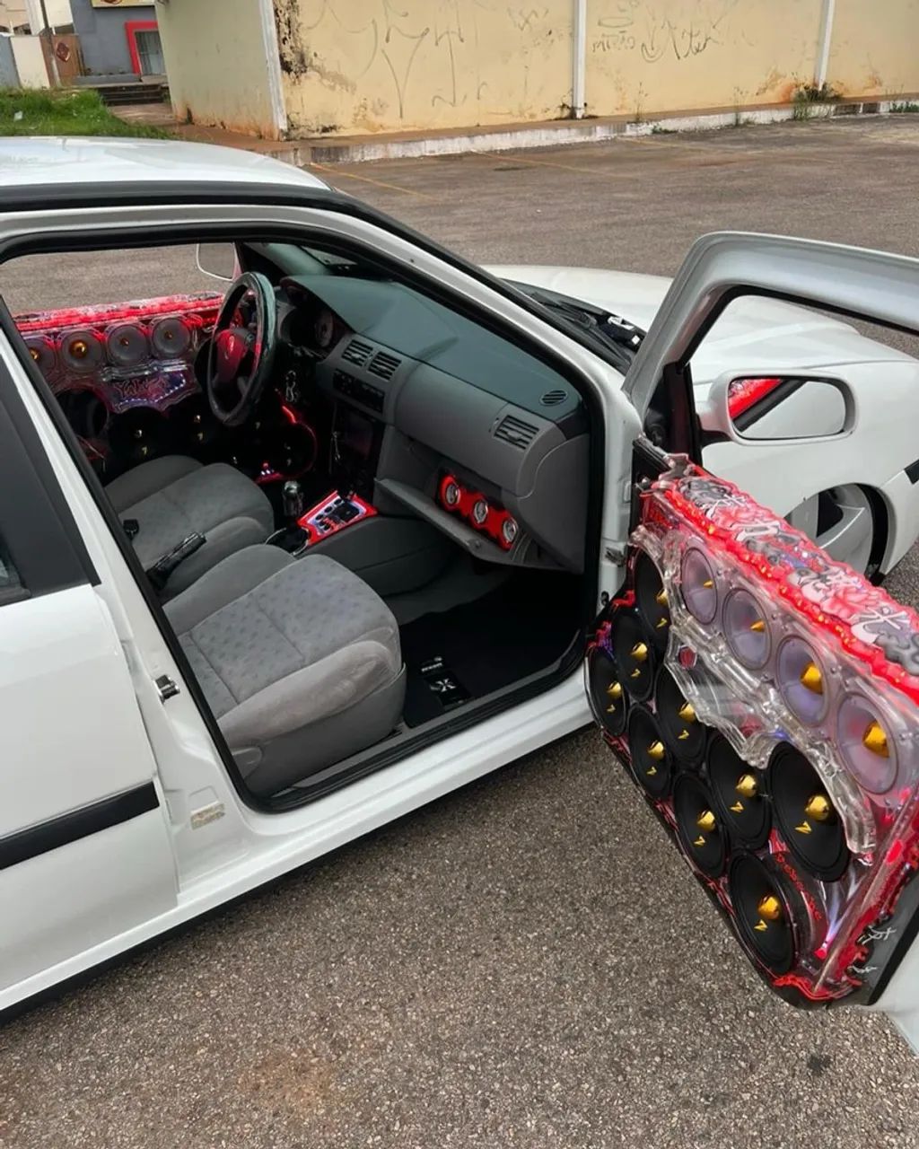 Gol G3 200 1.8 AP restaurado som automotivo suspensao a ar - Foto 3