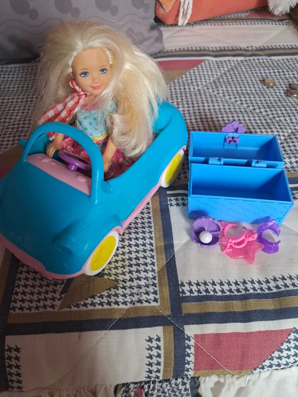 Boneca Chelsea com carrinho