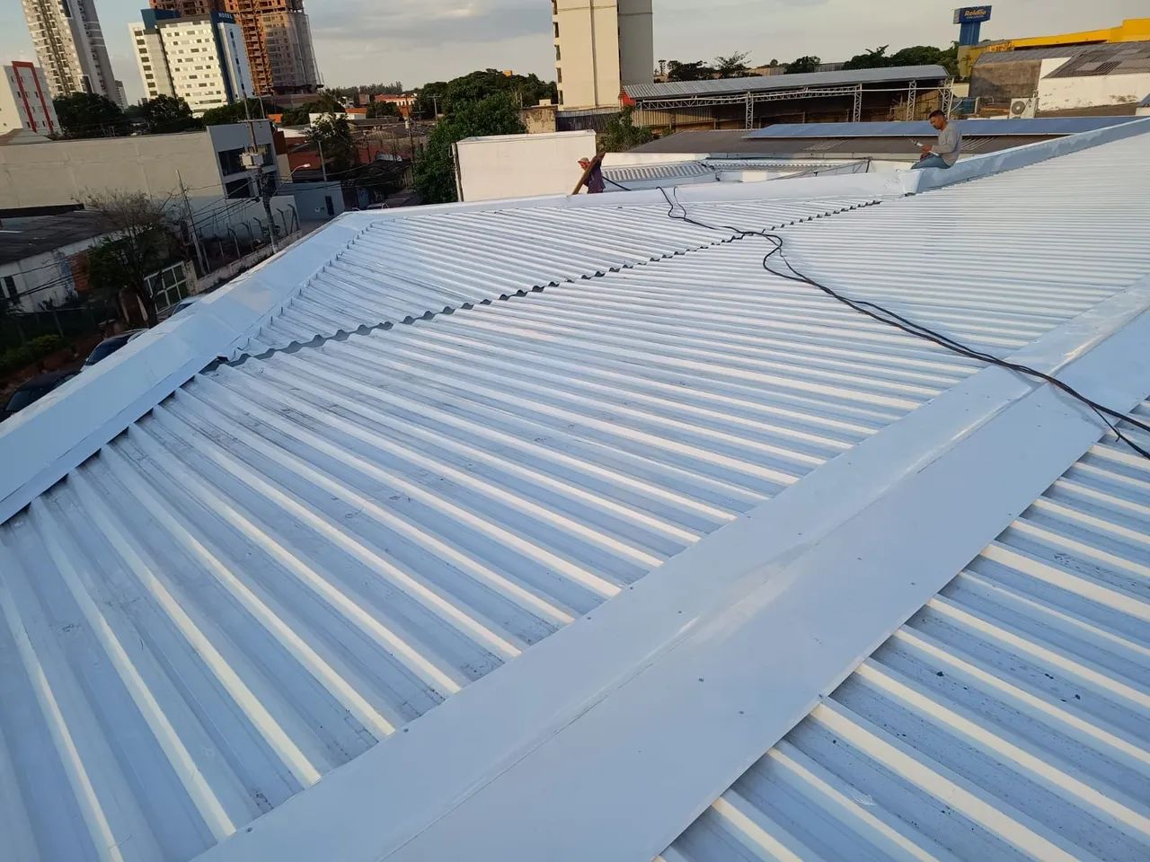 Trabalhamos com instalação de venezianas industriais,calhas em geral ,telhados  e faxada. - Foto 5