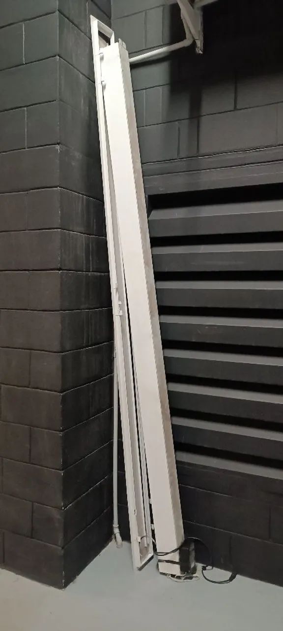 Tela retrátil para projeção  - Foto 2