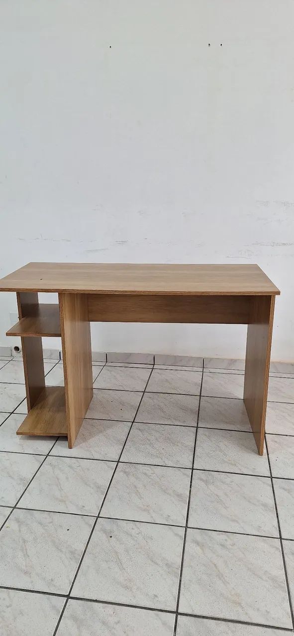 Mesa escrivaninha. 