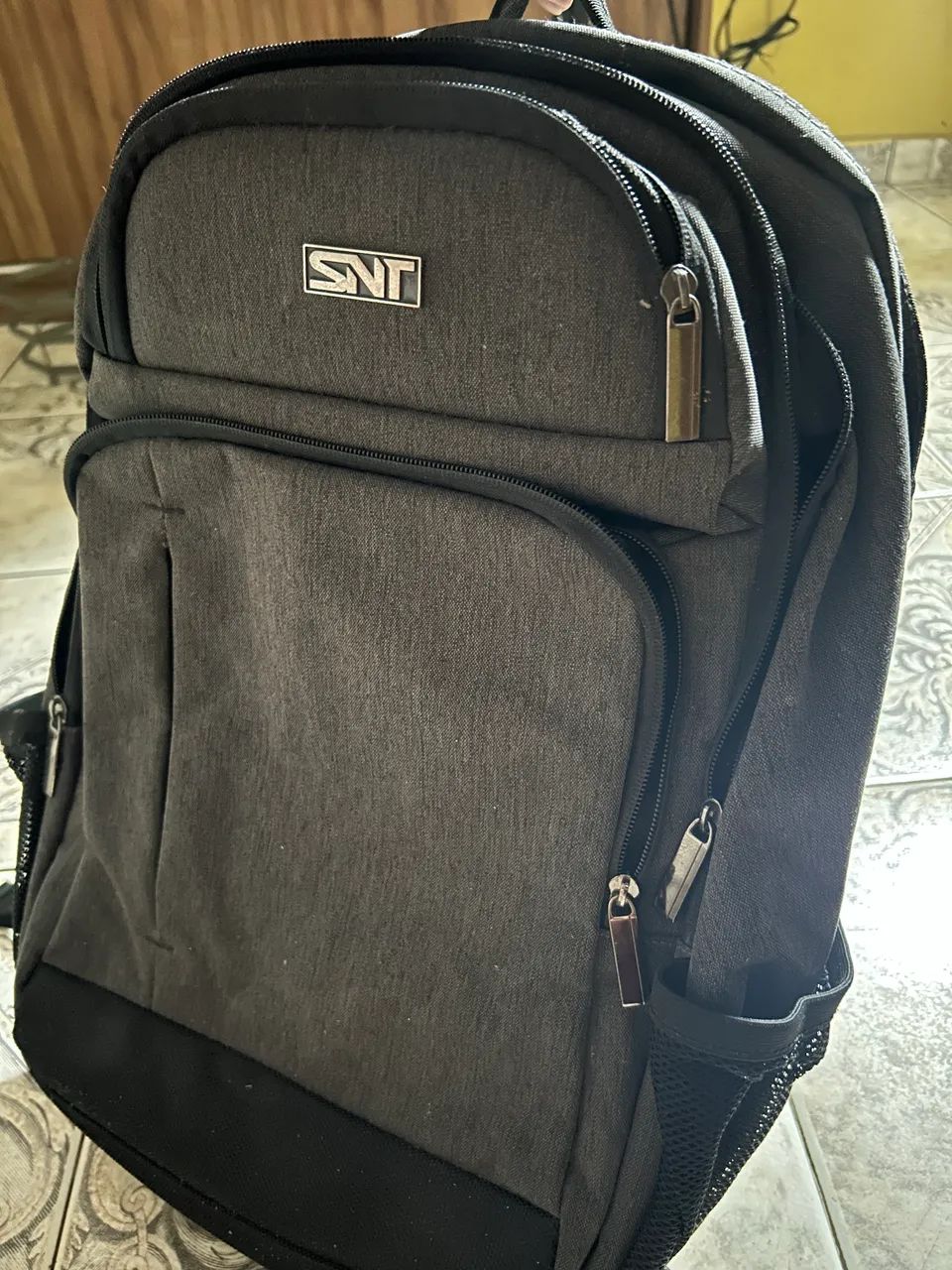 Mochila Executiva Santino (SNT) Acolchoada para Notebook - Cinza Escuro