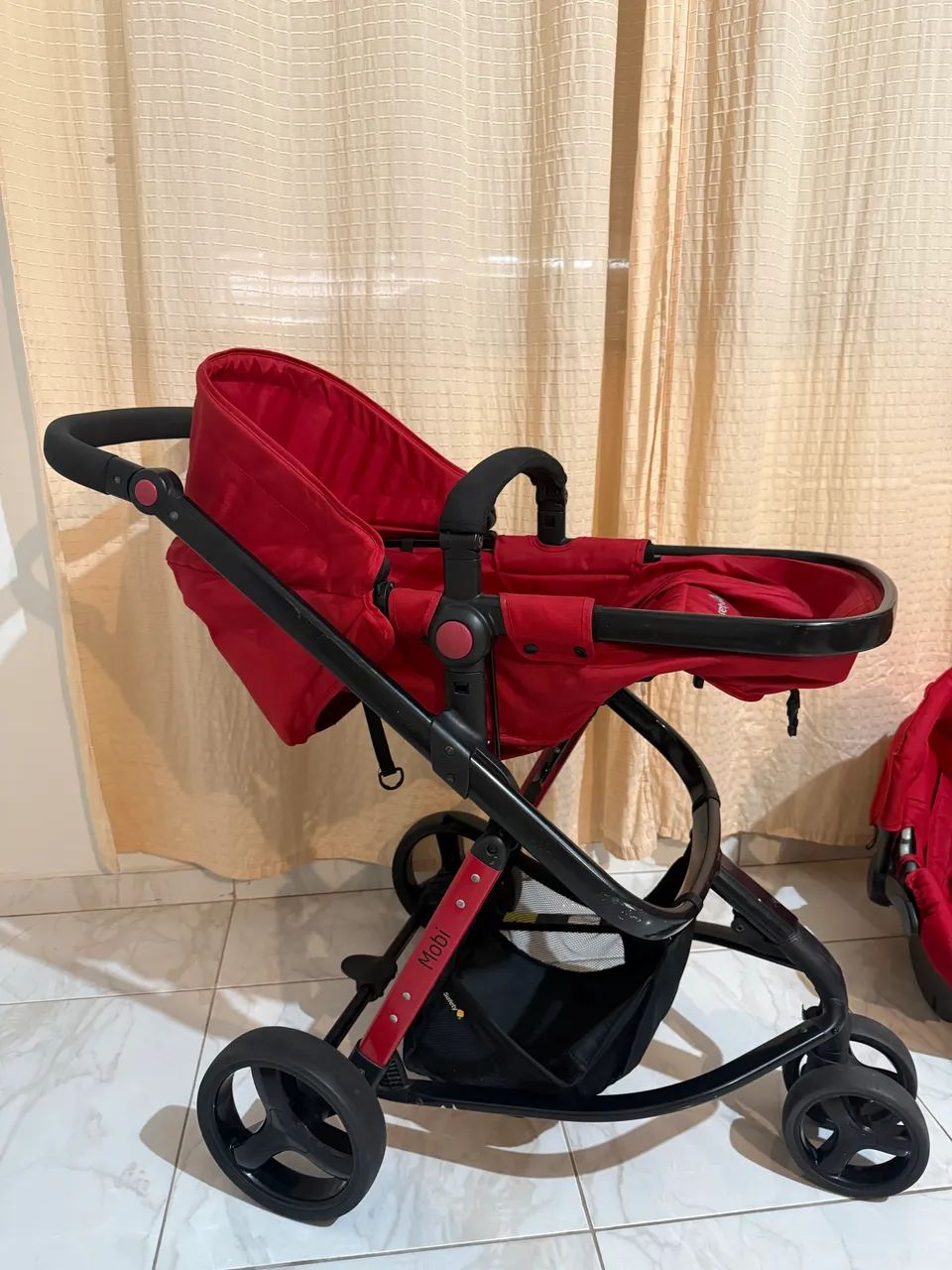 Carrinho de bebê com bebê conforto  - Foto 2