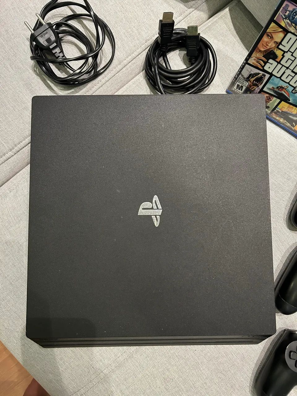 PS4 Pro 4K 1TB COM 3 CONTROLES SEM DETALHES  - Foto 3