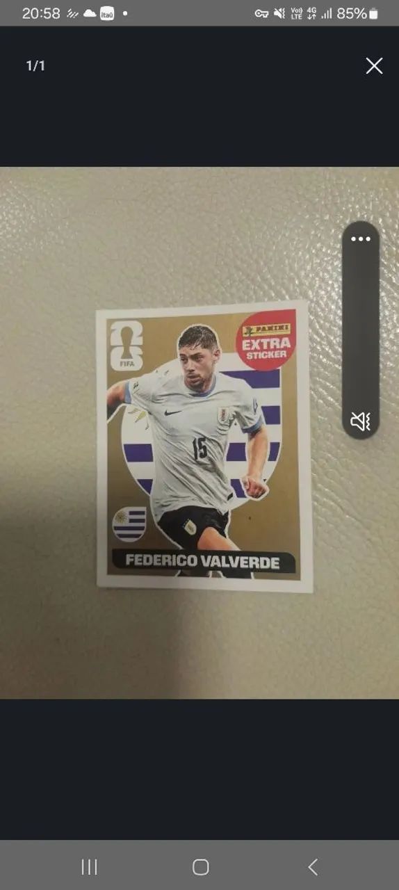 Figurinha legend ouro