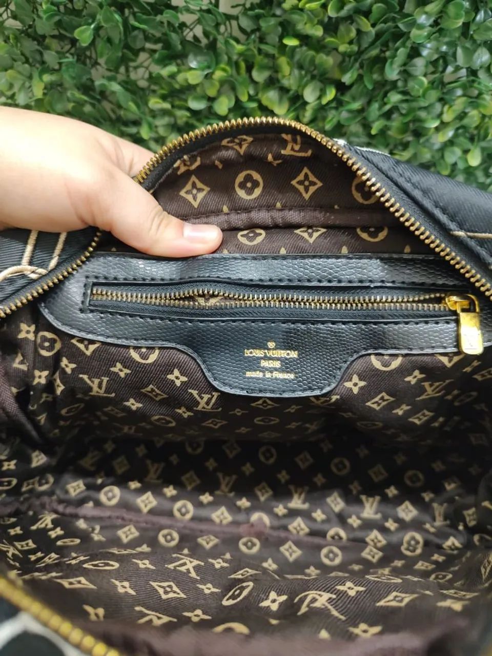 Bolsa de mão preta e dourada Louis Vitton  - Foto 5