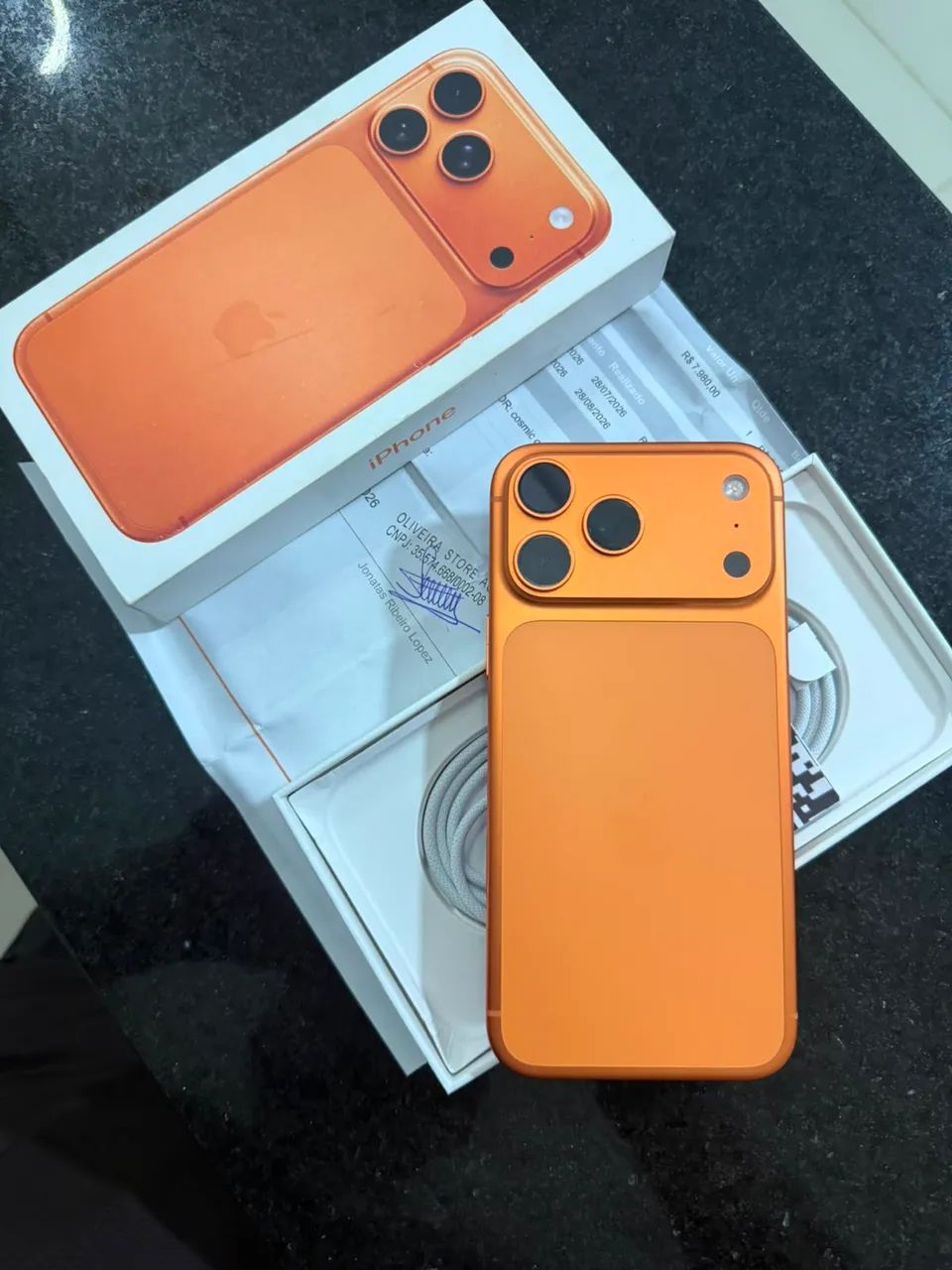Vender ou troco iPhone 17 pro max novo chama ? 