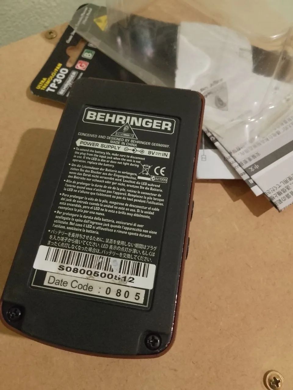 Pedal Behringer Ultra Tremolo / Pan TP300 - Instrumentos musicais