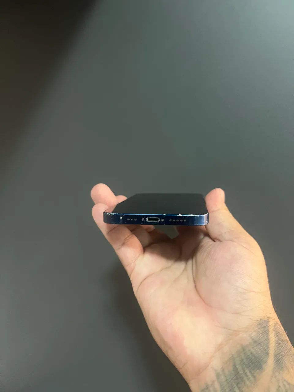 iPhone 12 64gb 75% aparelho tudo original marcas de uso  - Foto 4