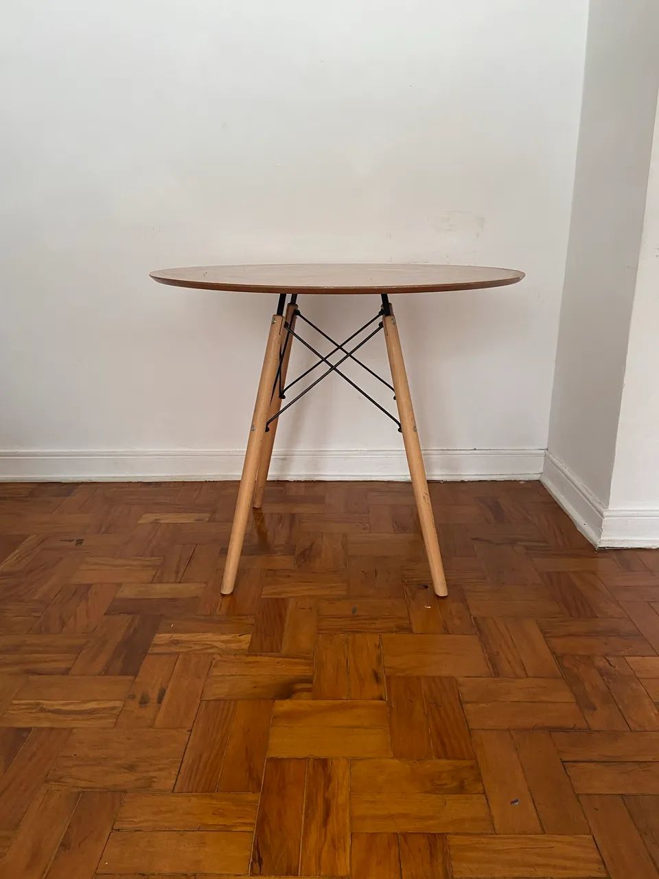 Mesa redonda de madeira 90x90 cm - estilo retrô - Foto 2