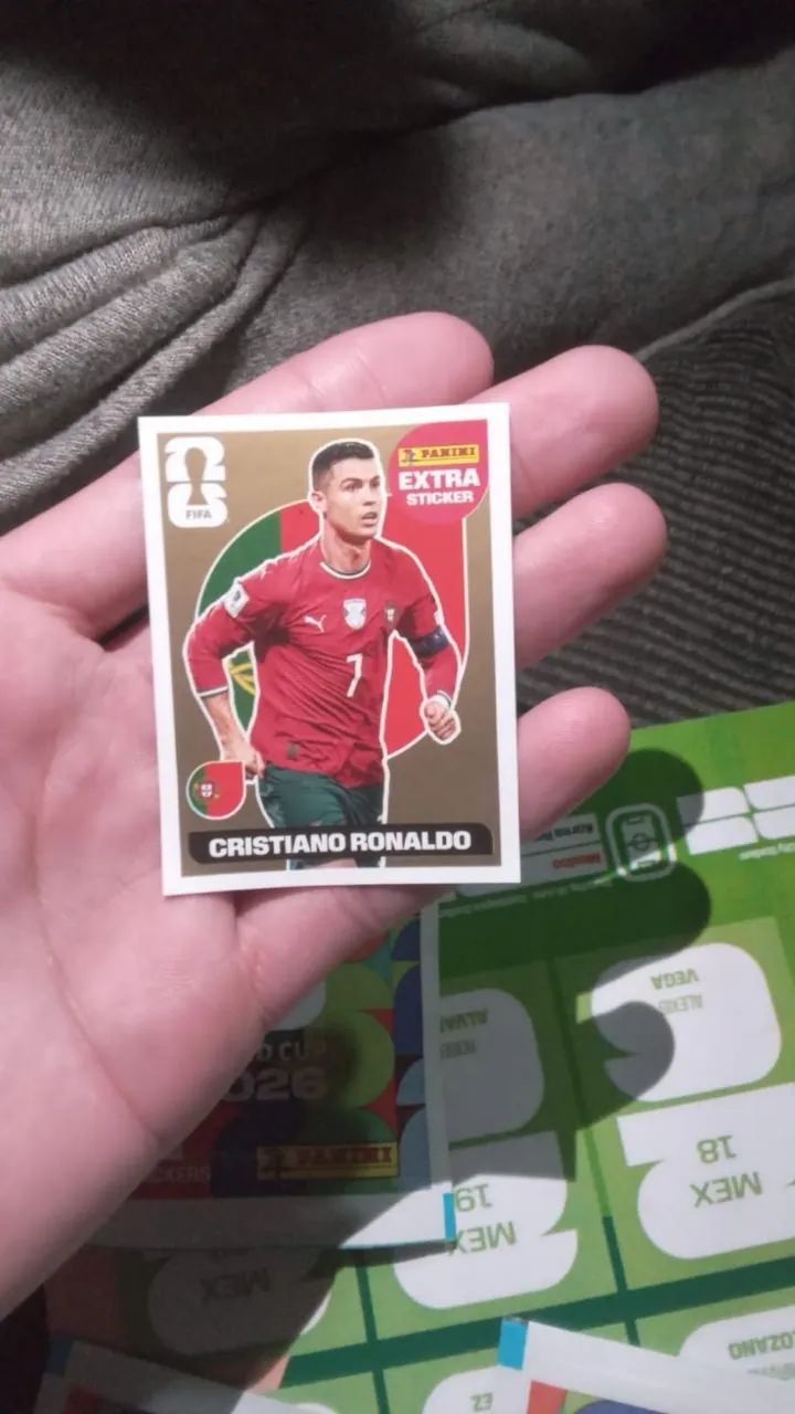 Figurinha lendária de ouro do Cristiano Ronaldo do álbum da copa de 2026