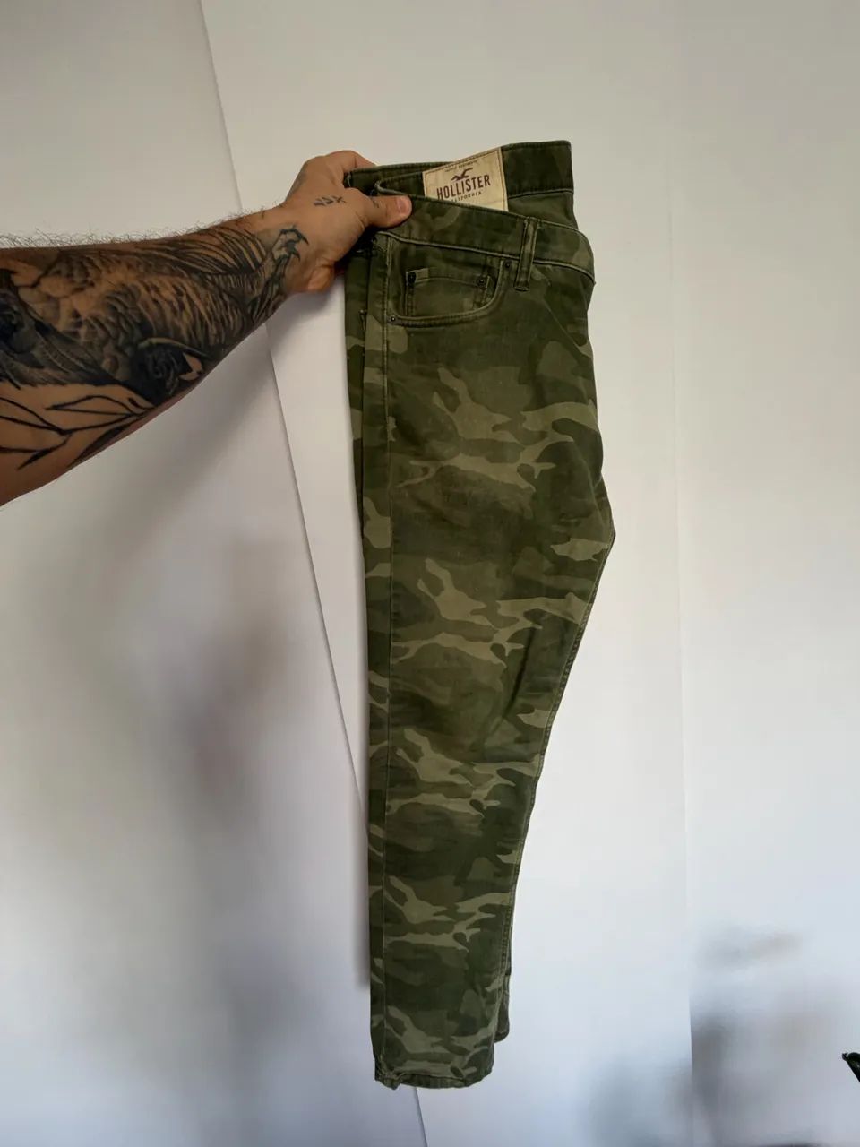 Calça Hollister camuflada Tam 42 - Foto 2