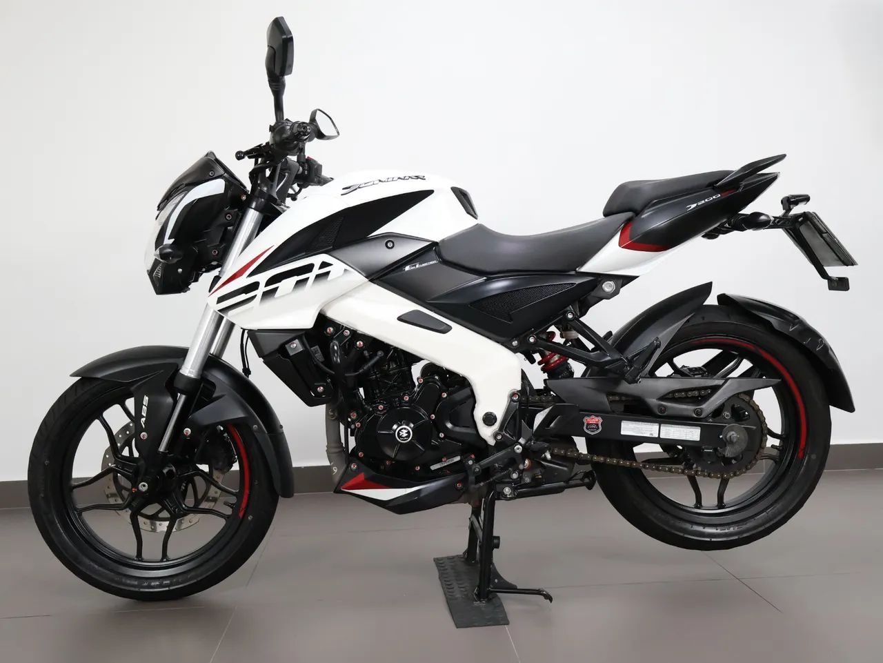 BAJAJ DOMINAR 200 - Foto 2