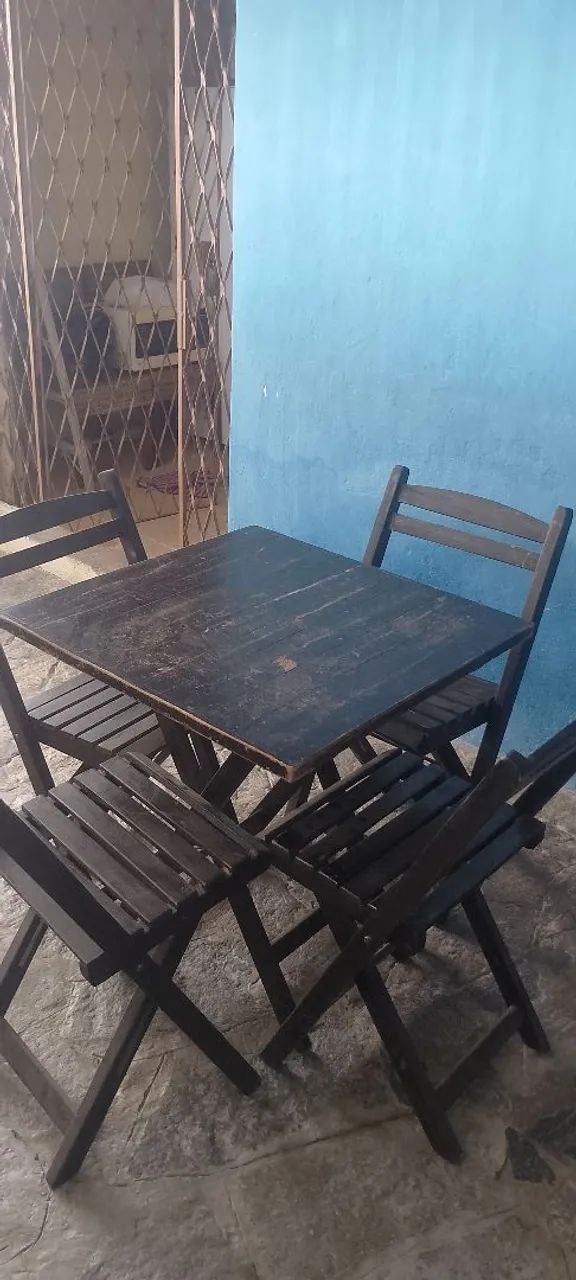 Mesa com 4 cadeiras