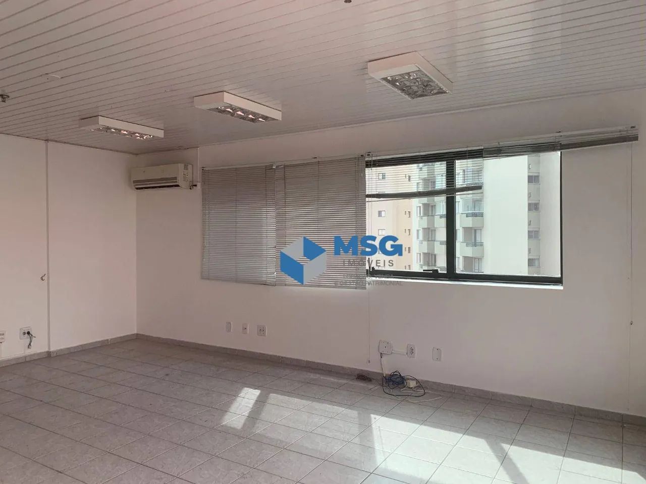 Sala Ampla Próximo ao Metrô Saúde, Rua Tranquila, Valor Imbatível - Foto 2