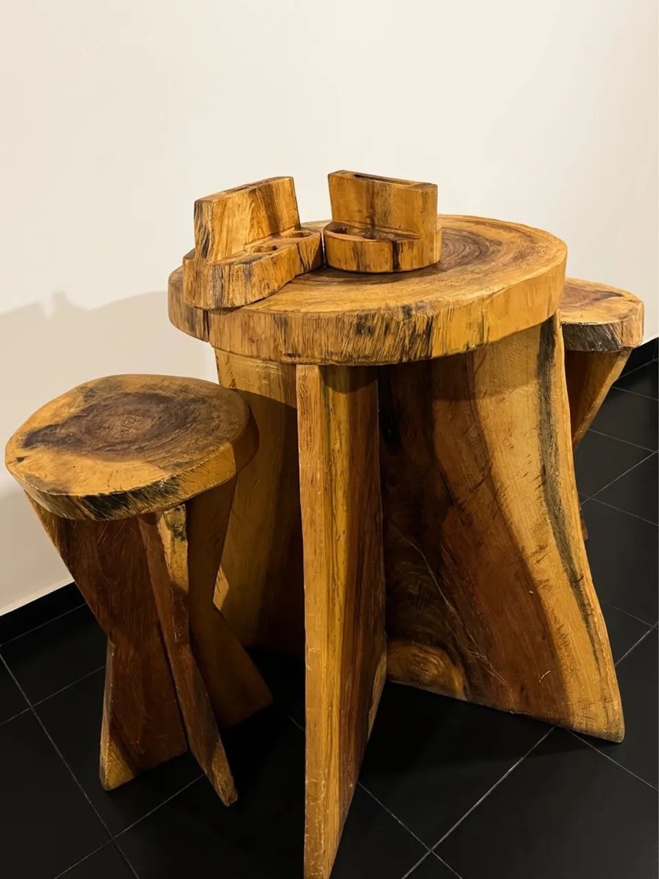 Conjunto Mesa Rústica de Madeira Maciça + 3 Bancos - Foto 3