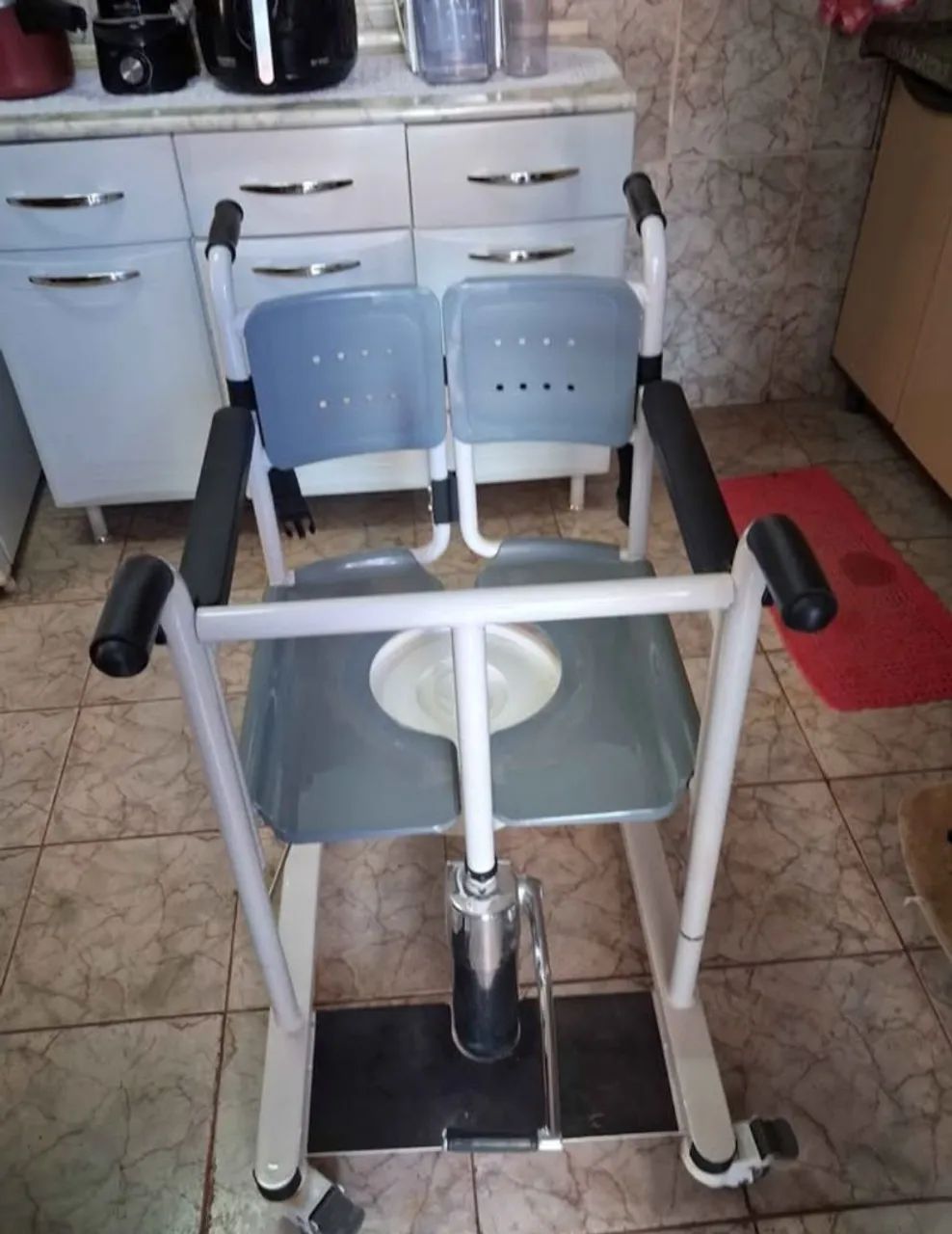 Cadeira de Banho/Higiênica com Apoio e Recipiente - Foto 2