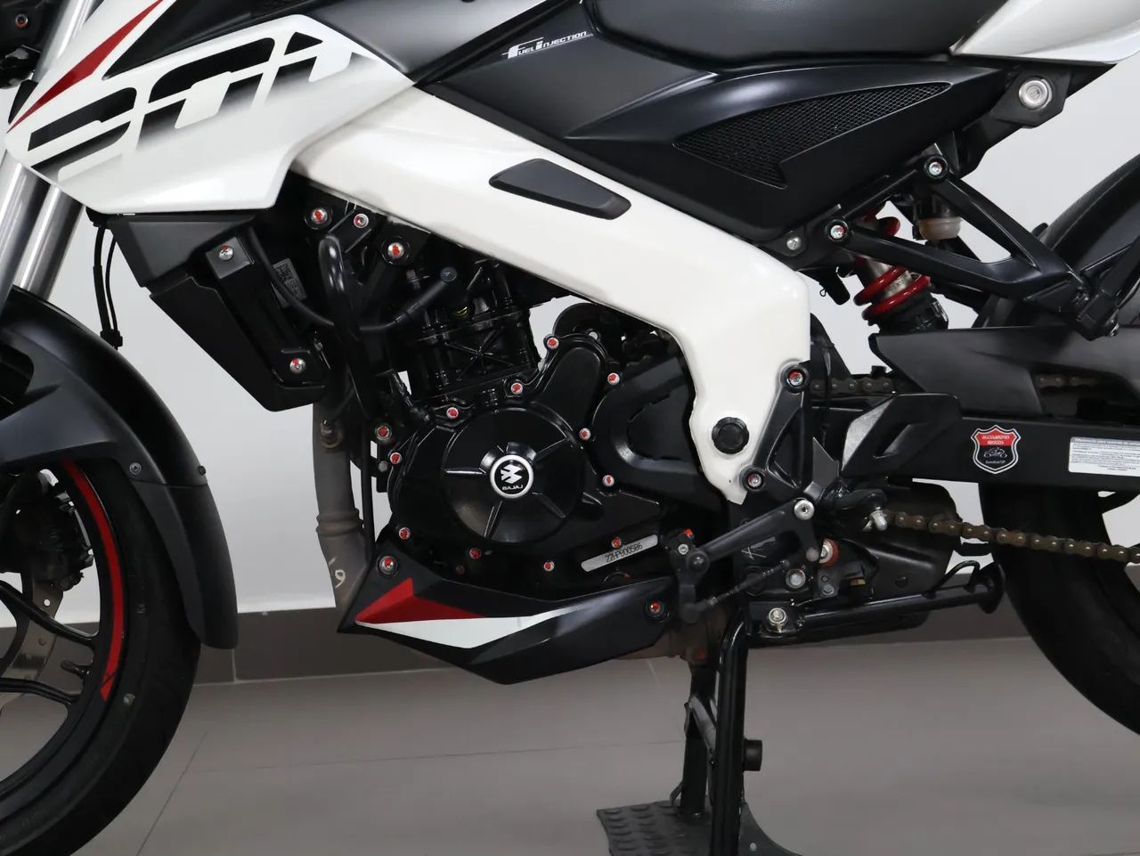 BAJAJ DOMINAR 200 - Foto 4