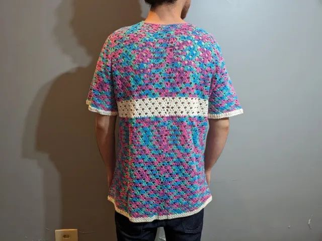 Camiseta Crochê Colorida - Foto 2