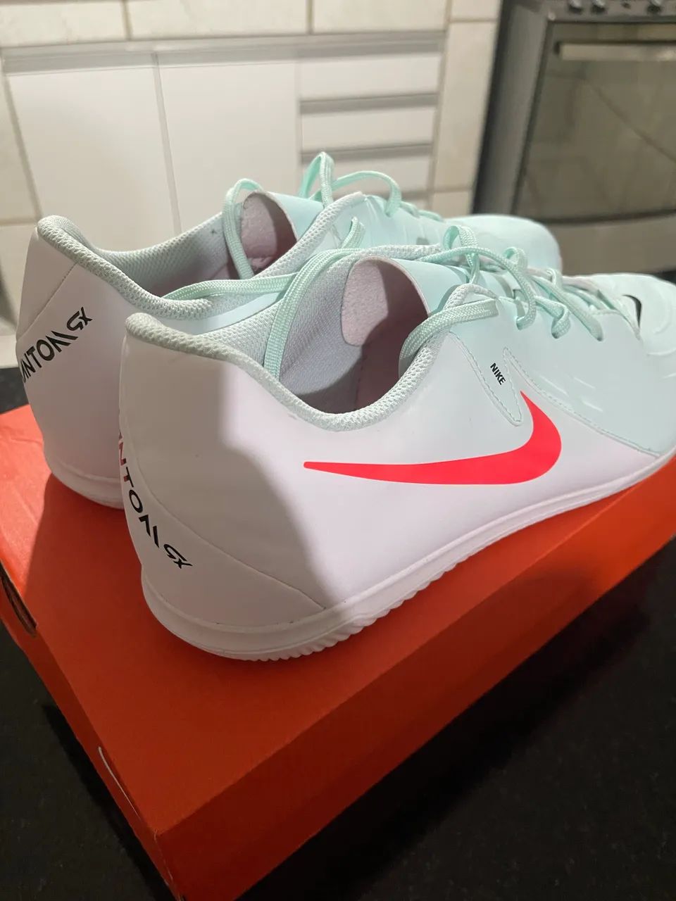 Chuteira Nike Phantom GX II Club Futsal Original Tam. 44 + Caixa - Foto 4