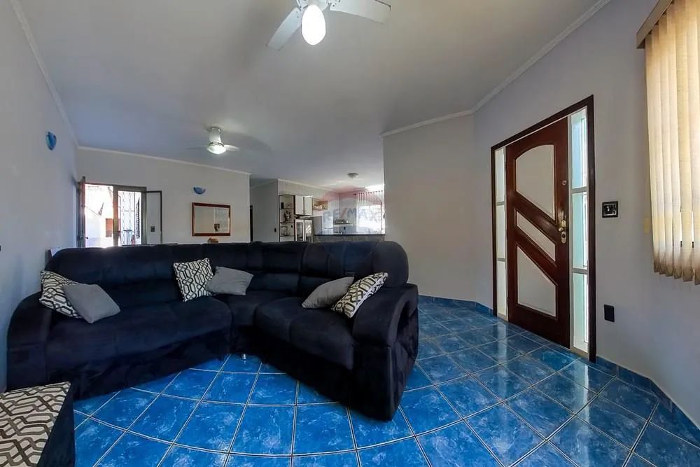 Casa Térrea com 4 dormitórios (1 suite) com Piscina aquecida - Center Martini - Araras SP. - Foto 2
