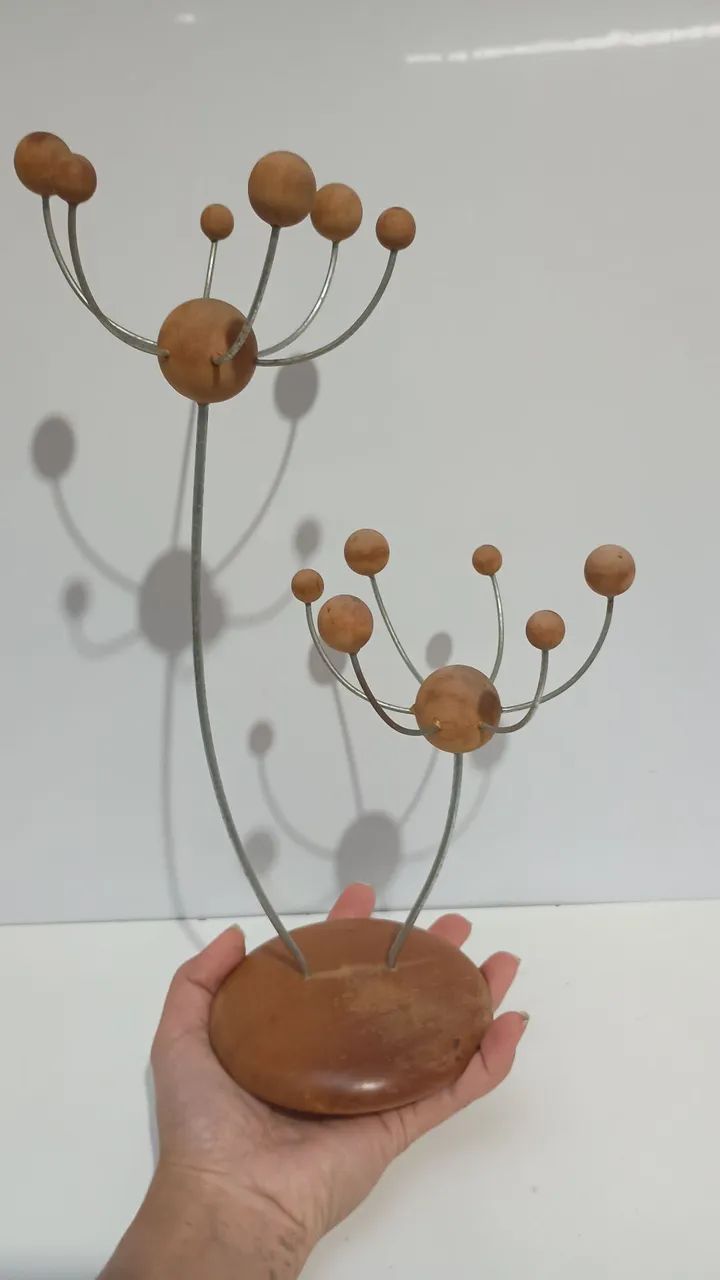 cabideiro de mesa com design lúdico altura 31 cm