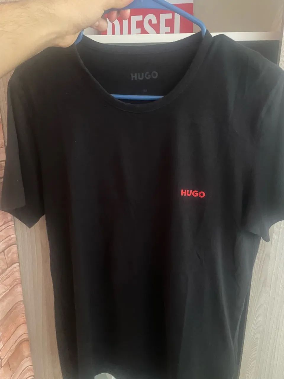 Camiseta Hugo preta M nova