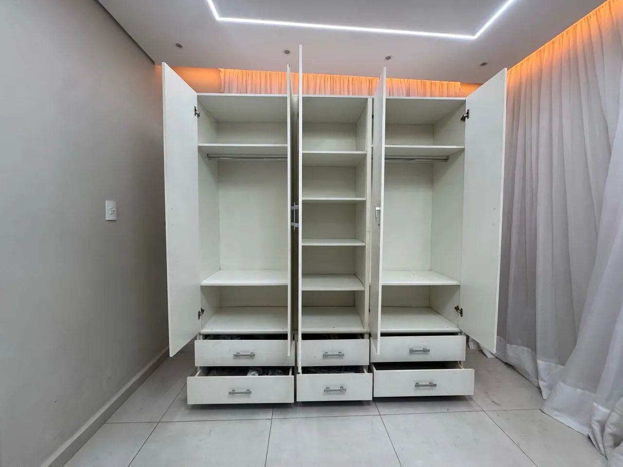 Guarda roupa branco