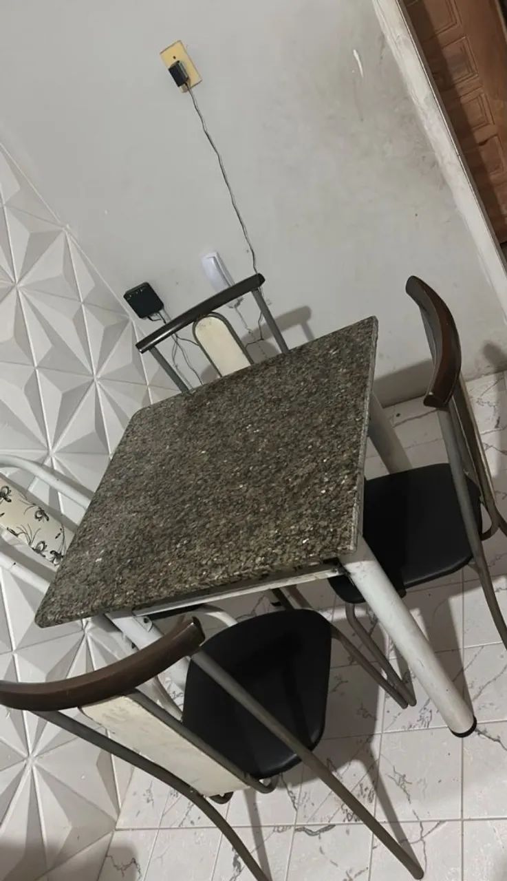 Mesa c/ cadeiras