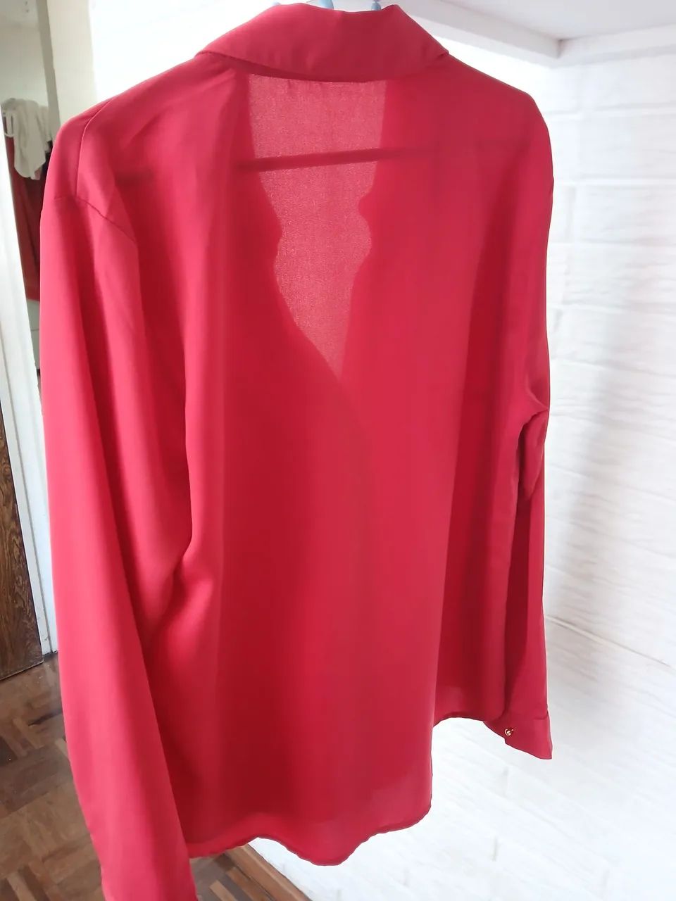 Camisa feminina com botões dourados - Foto 2