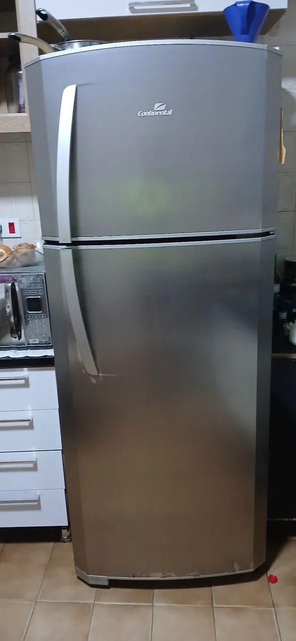 Vende um geladeira prata - Foto 3